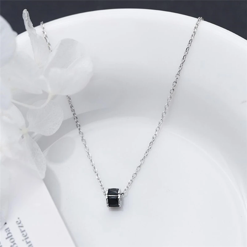 Cilindric Negru Mini Pandantiv Rotund de Fasole Clavicula Lanț Simplu de Culoare Argintie Femeie Temperament Colier SNE100 Imagine 0